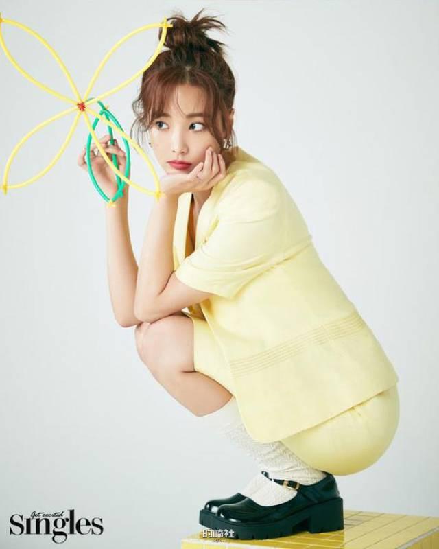 YEONWOO为某杂志最新一期拍摄写真，展现以往不多见另一面魅力形态