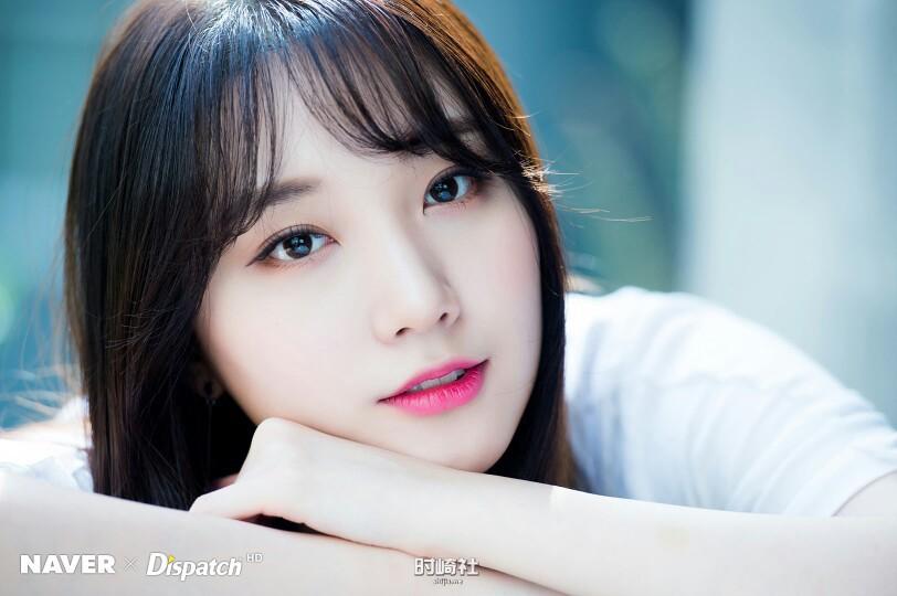 Kim Min Kyoeng金珉炅隶属哪个女团成员？身上散发怎样高傲领袖风范？