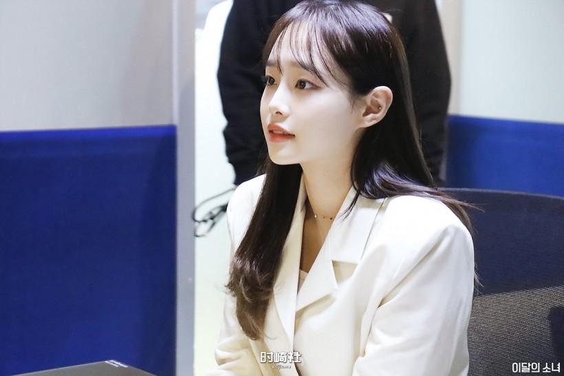 Kim Jiwoo金智雨隶属哪个女团成员？凭借怎样灿烂微笑散发特有的可爱？