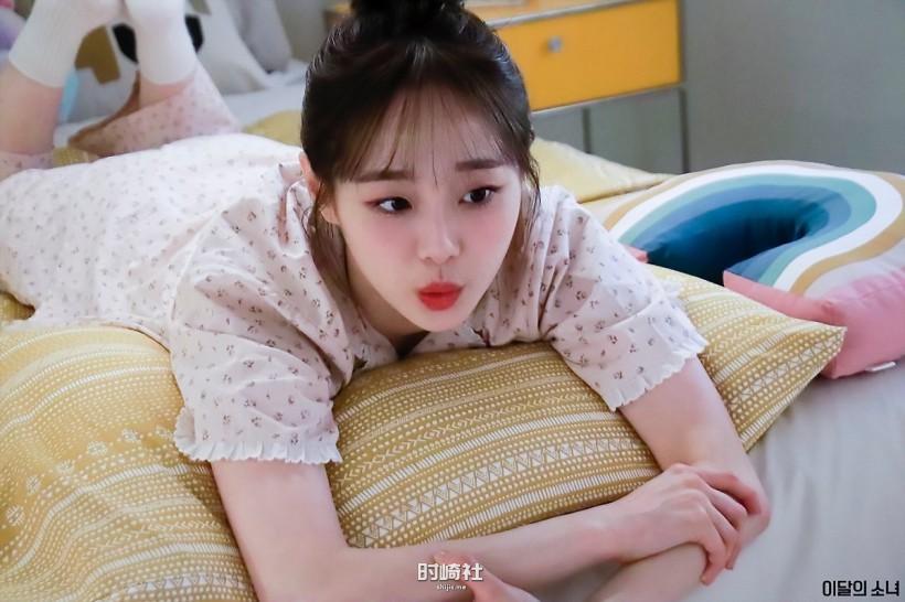 Kim Jiwoo金智雨隶属哪个女团成员？凭借怎样灿烂微笑散发特有的可爱？