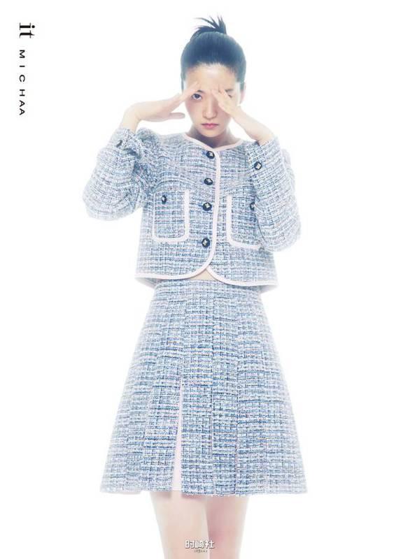 金泰梨近日为代言女装品牌拍摄一组最新宣传照，尽显出独特都市女郎气质