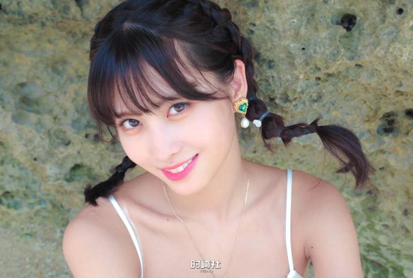 Momoring平井桃隶属哪个女团成员？凭借怎样时尚搭配彰显性感曲线美？
