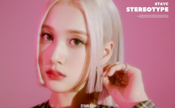 她声音为何被评价在组合歌曲里辨识度很高？J张叡恩隶属哪个女团成员？