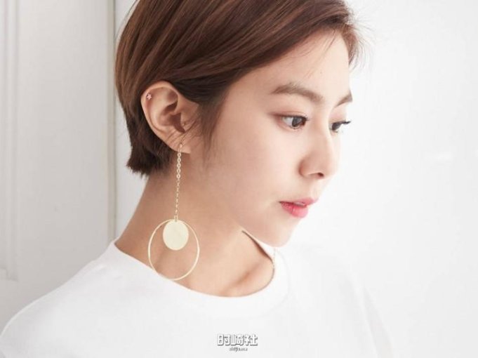 散发着怎样或清纯或成熟多样魅力？Kim Yu Jin金宥真隶属哪个女团成员？