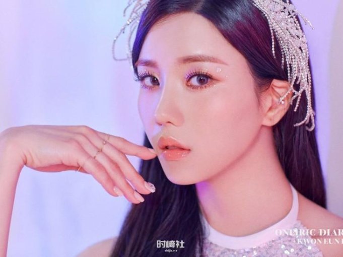 彰显怎样干练美貌?曾为哪些组合艺人充当伴舞?矮子王IZONE队长是谁?