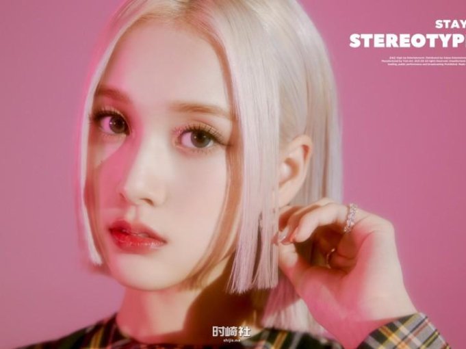 她声音为何被评价在组合歌曲里辨识度很高？J张叡恩隶属哪个女团成员？