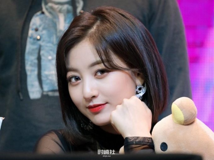 她何时参与词曲和录音指导?Park Ji Hyo朴志效是哪个女团成员转型成功?