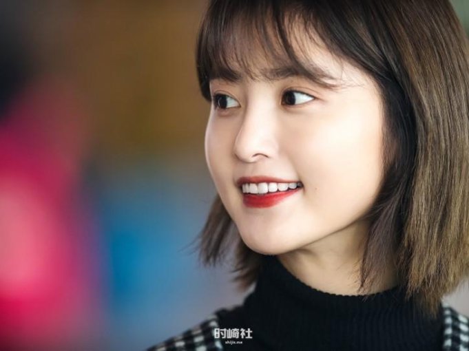为何脸型很圆但是又不失可爱?Park Jung Hwa朴正花隶属哪个女团成员?
