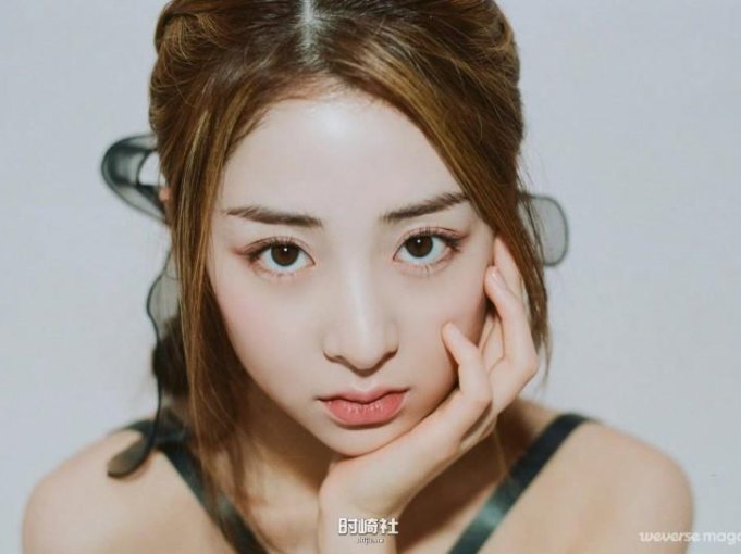 哪年曾经通过韩娱公司美国纽约试镜？Jennifer许允真隶属哪个女团成员？