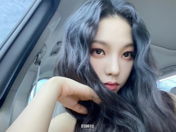 她为何拥有让人不可触及气场获得知名度？Rina刘知珉隶属哪个女团成员？