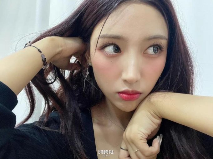 她有着怎样高挑身材＋出色容貌？Han Chowon韩霄瑗隶属哪个女团成员？